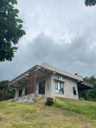 2BR Modern House with Lanai, Kitchen, Roofdeck