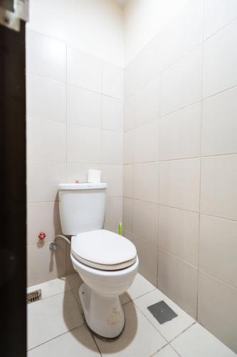 One Uptown Residence BGC 2BR Cor unit with balcony , washer