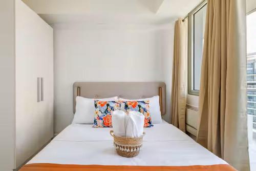 Jing'sCrib 2BR Apartment by Azure Near Manila International Airport