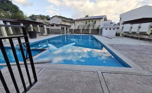 Cozy Holiday Home in San Pablo City for Groups of 8-10