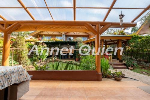 Camp John Hay 4BR Cabin