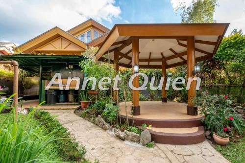 Camp John Hay 4BR Cabin