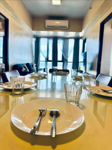 MACTAN NEWTOWN FAMILY ROOM Deluxe with free wi-fi, POOL & GYM