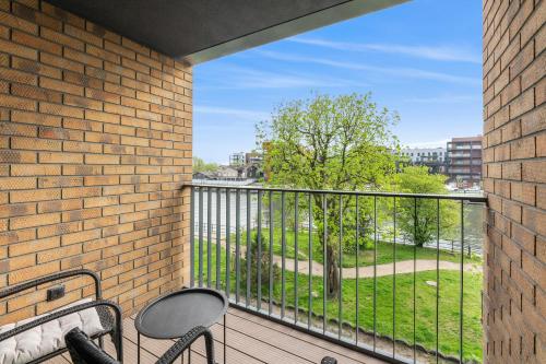 Chlebova - Riverside View Terrace, Free Parking, Gym & Kidsplay by Downtown Apartments