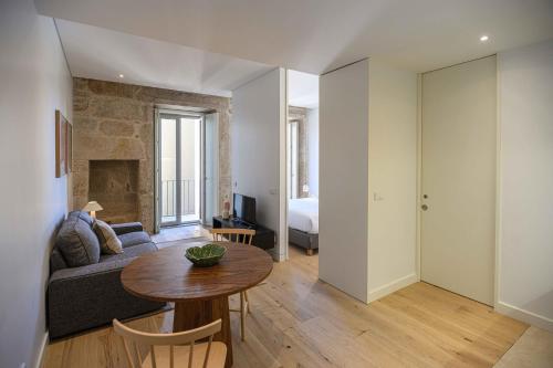 Pause Apartments