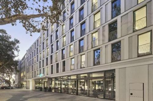 Motel One Köln-Neumarkt