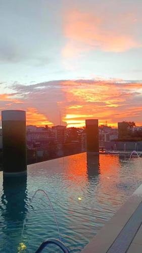 Baguio Condo - City Hub - Urban Oasis in Pines with Pool & Mountain View