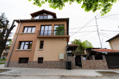 Къща с апартаменти за нощувка - Pleven