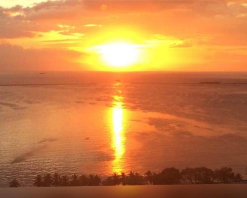 MANILA BAYVIEW RENTAL- LUXURY AND SUPERIOR 1 - 5 BEDROOM CONDOS WITH BALCONY POOL BAYVIEWS NETFLIX - Housekeeping Available-