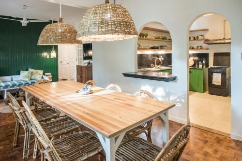 RAINFOREST Nest Self-Service Home in Subic Bay - Monkeys, Bats, Roofdeck