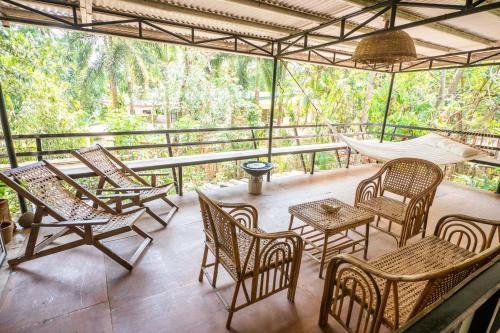 RAINFOREST Nest Self-Service Home in Subic Bay - Monkeys, Bats, Roofdeck