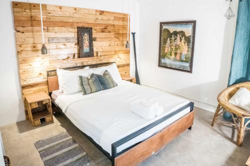 PITI Nest Self-Service Home in Rainforest Nest - Wi-fi, Monkeys, Bats, Pet Friendly with a Fee