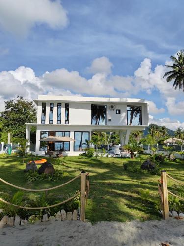 PRIVATE VILLA FRONT BEACH Infinity Pool