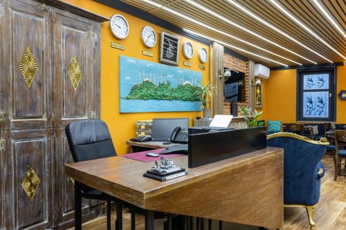 Wonder Wood Hotel