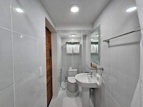 Edgewater Dive & Spa Resort