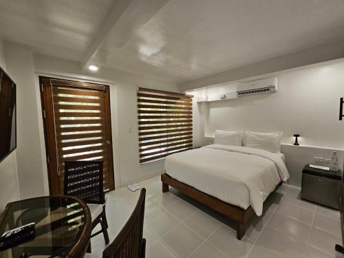 Edgewater Dive & Spa Resort