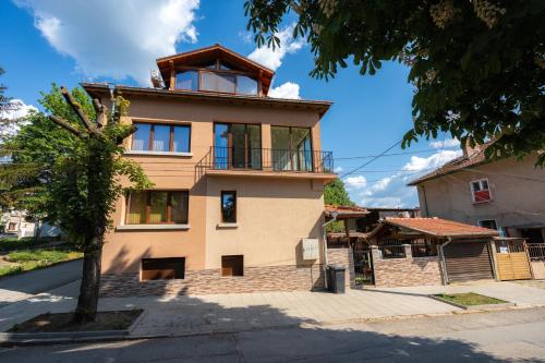 Къща с апартаменти за нощувка - Pleven