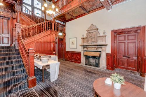 The Landmark Hotel & Leisure Club