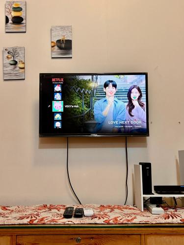 Staycation near manila airport across NAIA terminal 3,13 min drive to terminal 2 and 1, Vexy Condotel located at 101 newport manila