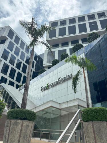 Cozy Condo Near MOA & Airport