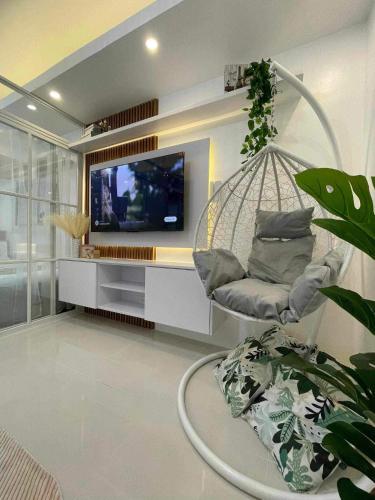 La Suitez 1730 MOA Escape with Balcony Pool and Netflix