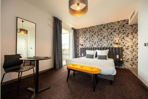 Nemea Appart'Hotel  Velizy