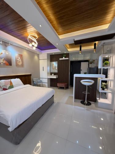 DJS Home Studio Gensan Netflix, free wifi, hot&cold shower, near Airport