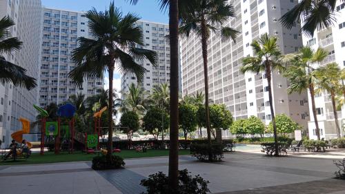 Blytheo Urban Staycation by Jonathan