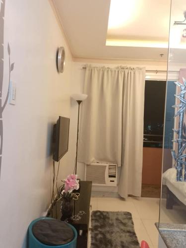 BirchTower Studio Condo with Balcony & Pool - Carosa Staycation