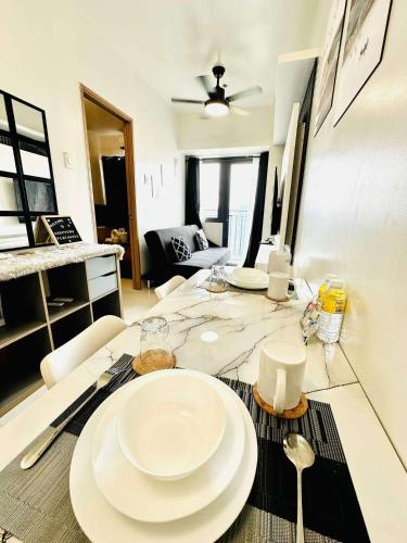 Chopper's Penthouse AT Shore 3 Near SM MOA