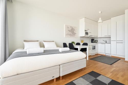 City Home Finland Tampella - City View, Own SAUNA, One Bedroom, Furnished Balcony and Great Location