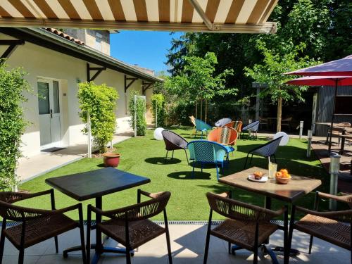 Bloom Hostel Bar Garden