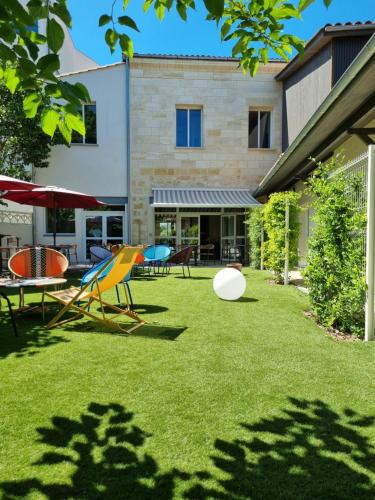 Bloom Hostel Bar Garden