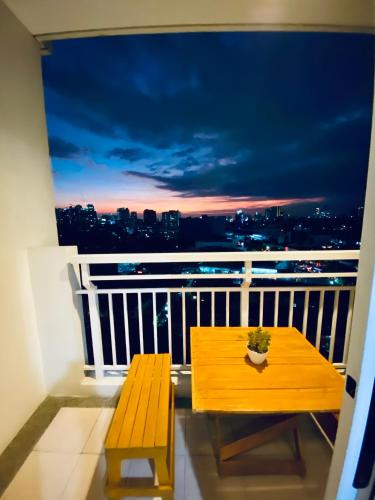 Den and Then - Sky Lounge Haven