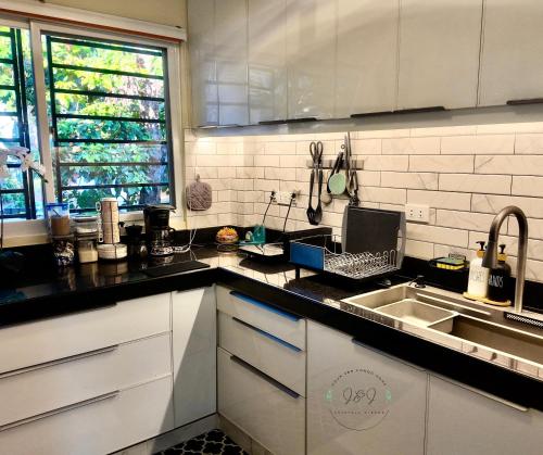 J&J Antipolo 2 Bedroom Condo with Nature View, Netflix, Karaoke, & Threadmill
