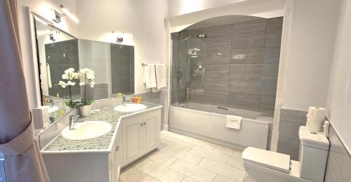 Manor of Groves Hotel, Golf & Country Club