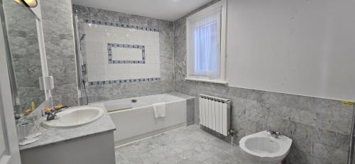 Manor of Groves Hotel, Golf & Country Club