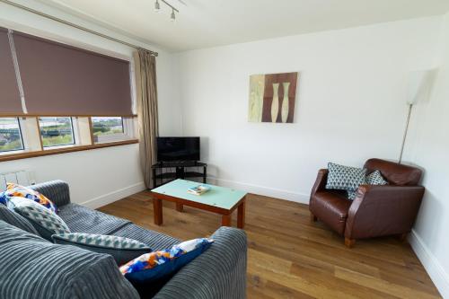 Geata na Cathrach - Galway Lakeside Apartments