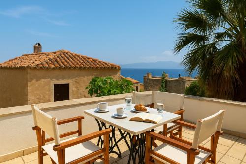 Menexes Suites Monemvasia