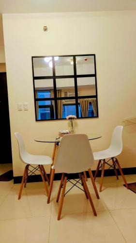 J&M Cozy Retreat - McKinley Hill, BGC