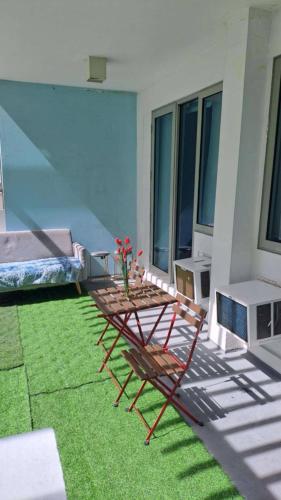 AZURE BICUTAN MAUI G14 TOWER POOL View