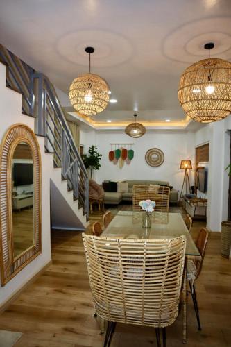 Cityview Home with Outdoor Jacuzzi