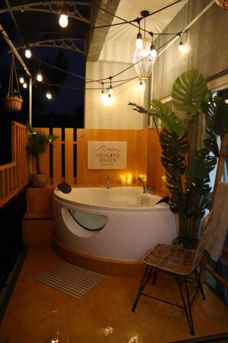 Cityview Home with Outdoor Jacuzzi