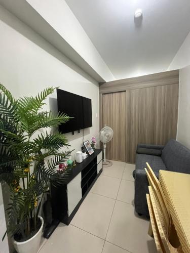Chill in Peace Staycation 2BR condo at Field Residences, Sucat near NAIA