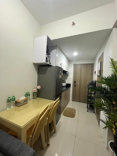 Chill in Peace Staycation 2BR condo at Field Residences, Sucat near NAIA