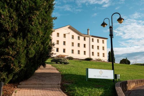 PHI Hotel Astoria