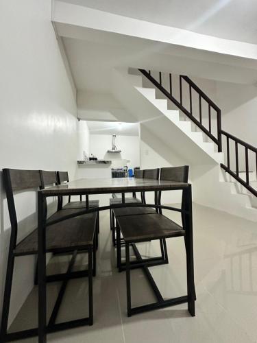 Entire Townhouse - SANTO TOMAS BATANGAS