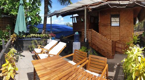 Charming seaview chalet with AC, kitchen, downtown