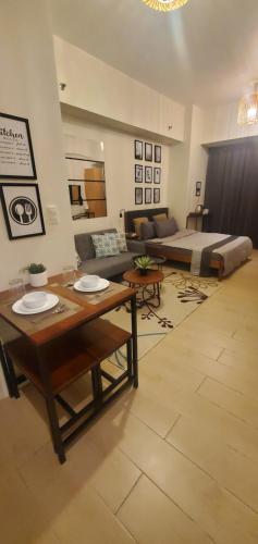 81 Newport Studio C5 5i near NAIA T3 Pool and Balcony