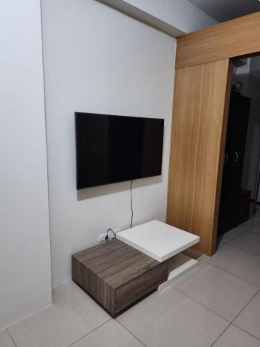 1BR with Netflix in Shell Residences Pasay